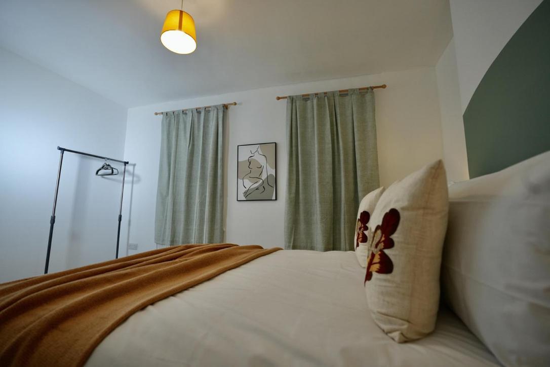 Spacious Two-Bedrooms House, Private Parking, Contractors, Relocators Оксфорд Экстерьер фото