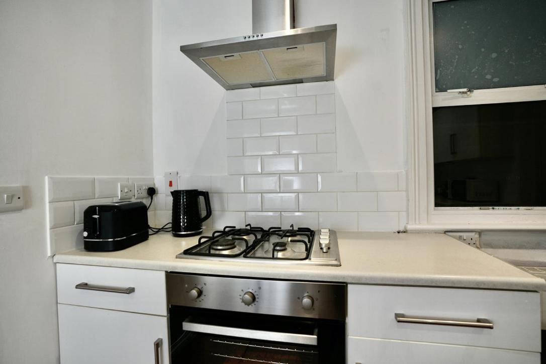 Spacious Two-Bedrooms House, Private Parking, Contractors, Relocators Оксфорд Экстерьер фото